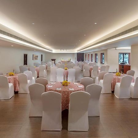 Estuary Sarovar Premiere Poovar Island Exterior photo