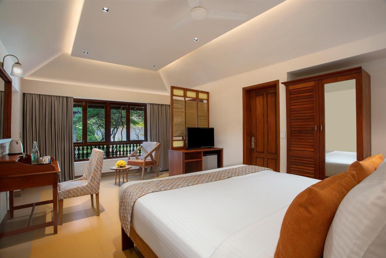 Estuary Sarovar Premiere Poovar Island Exterior photo