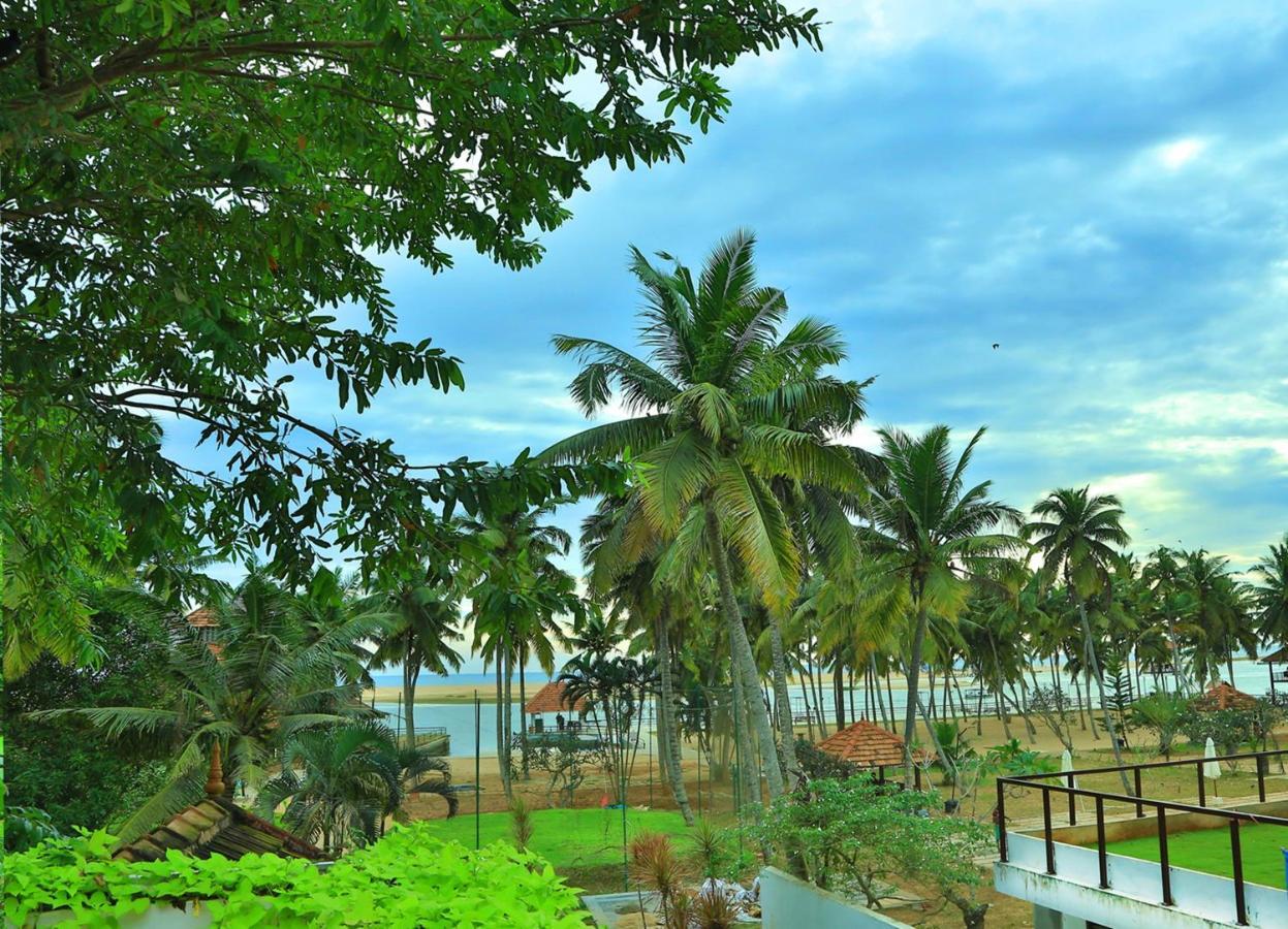 Estuary Sarovar Premiere Poovar Island Exterior photo
