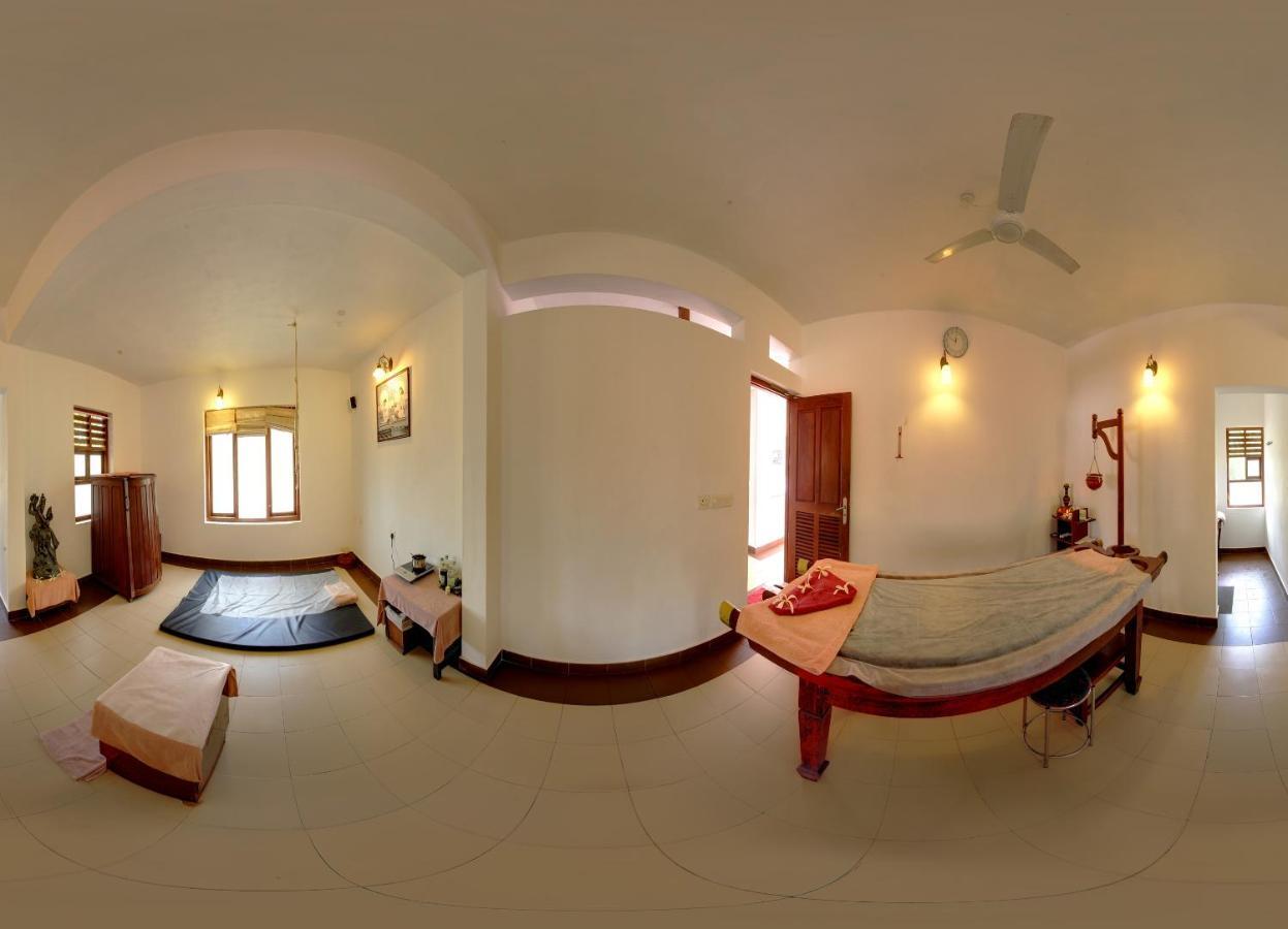 Estuary Sarovar Premiere Poovar Island Exterior photo