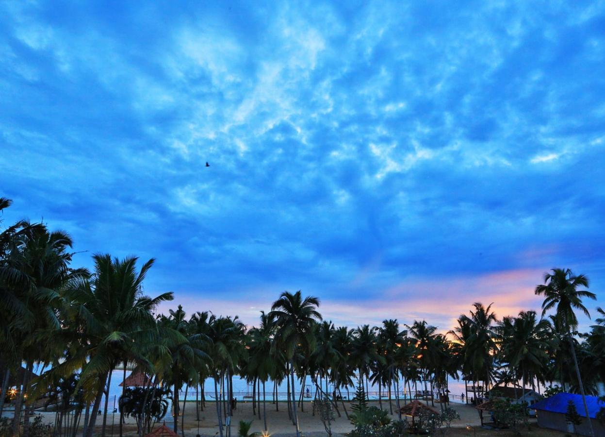 Estuary Sarovar Premiere Poovar Island Exterior photo