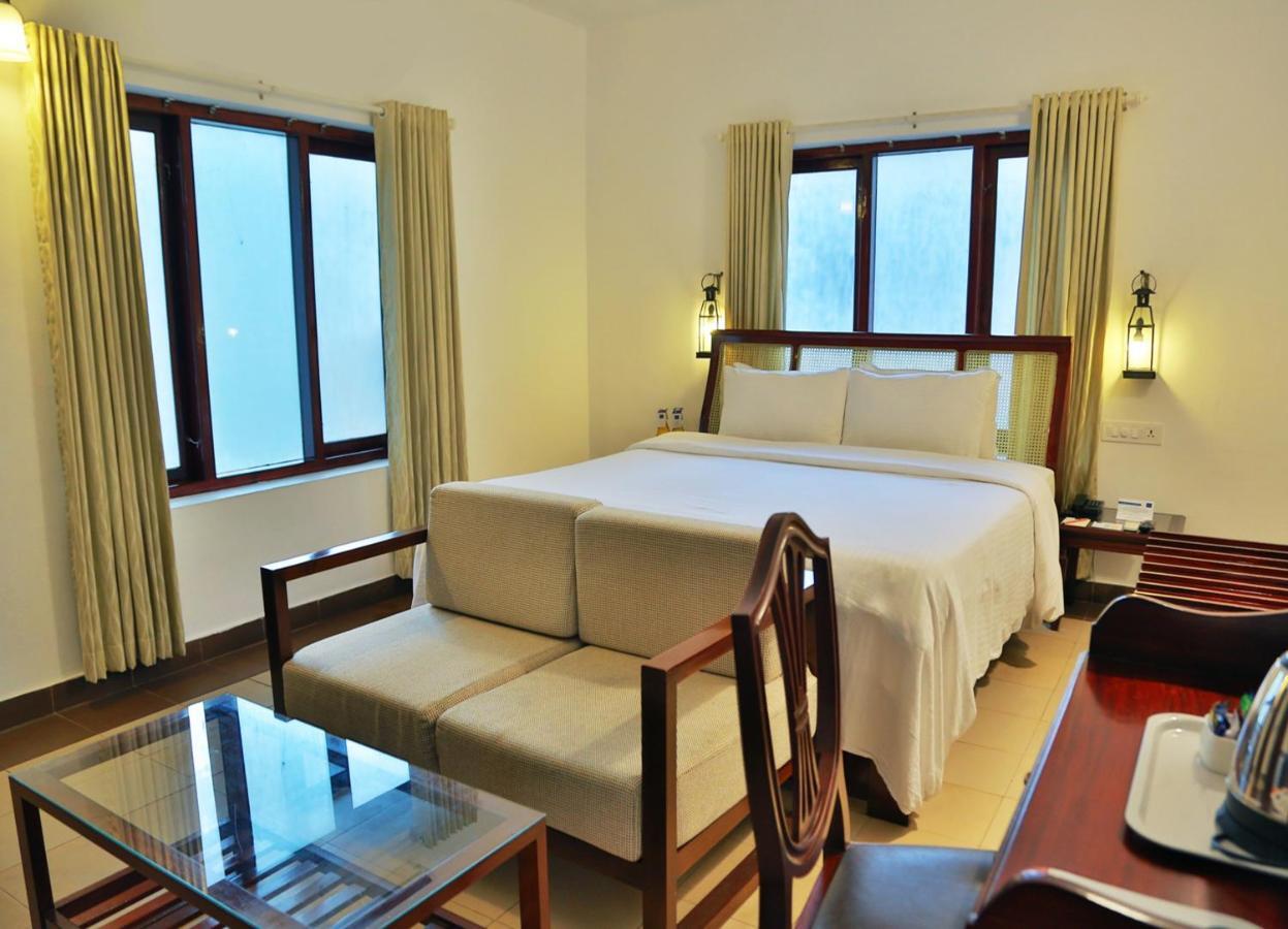 Estuary Sarovar Premiere Poovar Island Exterior photo